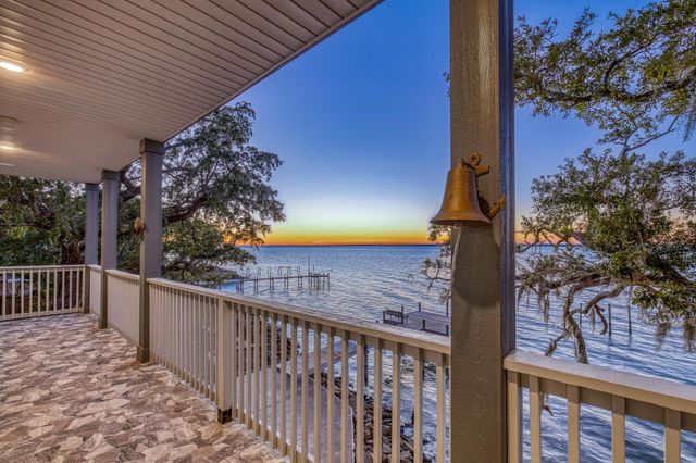 305 Garcon Point Road, Milton, FL 32583
