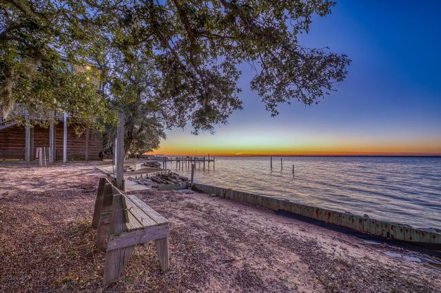 305 Garcon Point Road, Milton, FL 32583