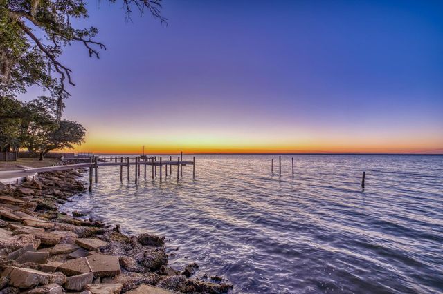 305 Garcon Point Road, Milton, FL 32583