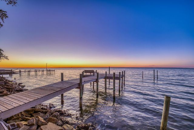 305 Garcon Point Road, Milton, FL 32583