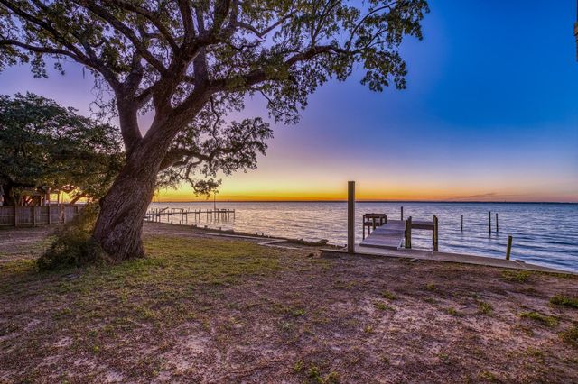 305 Garcon Point Road, Milton, FL 32583