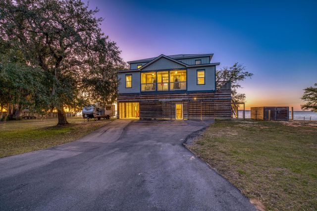 305 Garcon Point Road, Milton, FL 32583