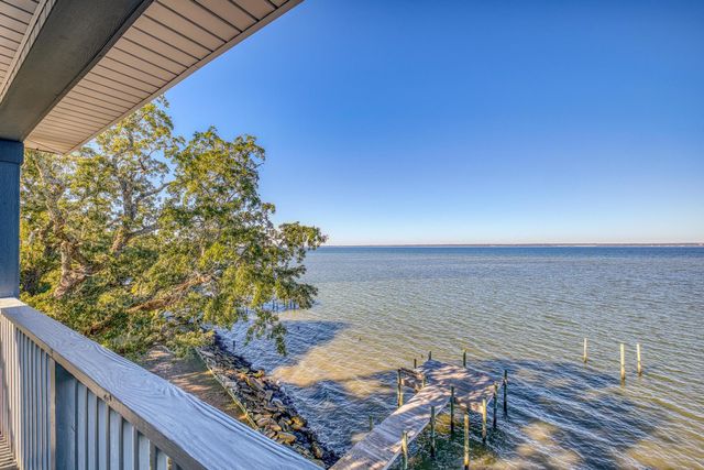 305 Garcon Point Road, Milton, FL 32583