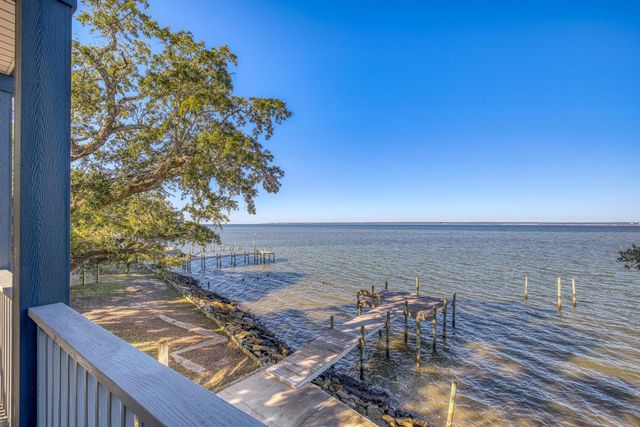 305 Garcon Point Road, Milton, FL 32583