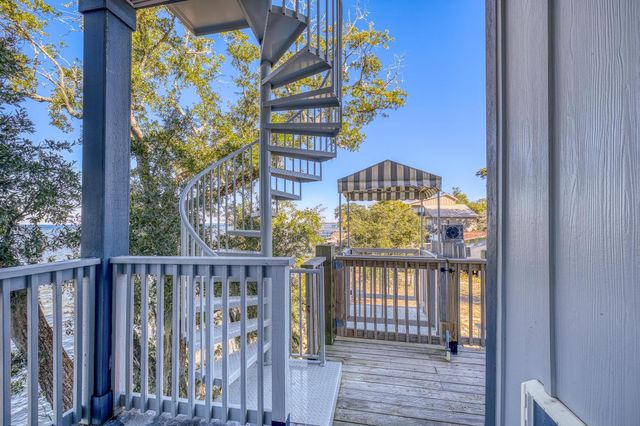 305 Garcon Point Road, Milton, FL 32583