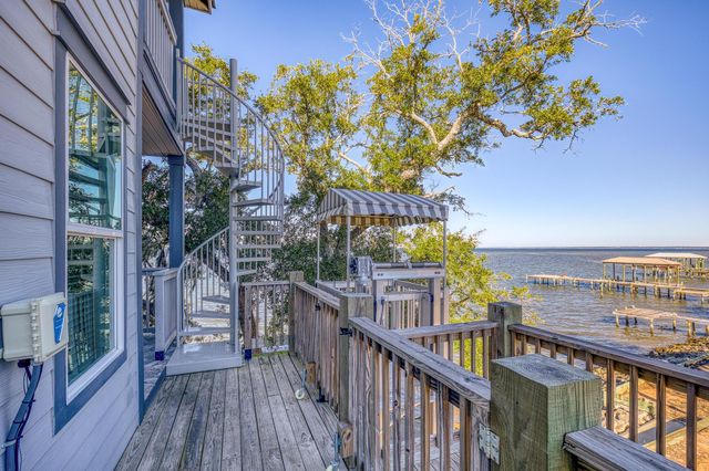 305 Garcon Point Road, Milton, FL 32583