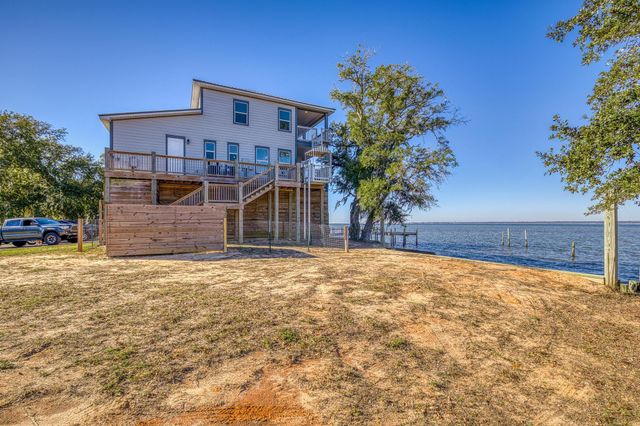 305 Garcon Point Road, Milton, FL 32583