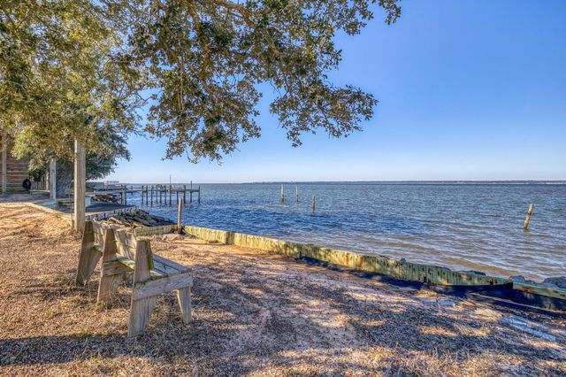 305 Garcon Point Road, Milton, FL 32583