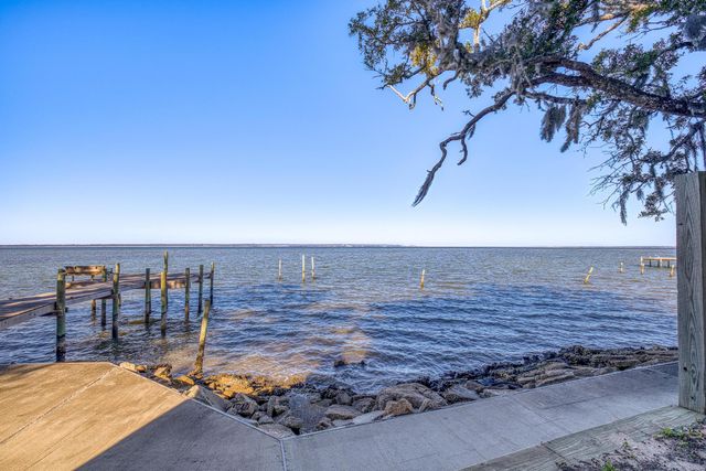 305 Garcon Point Road, Milton, FL 32583