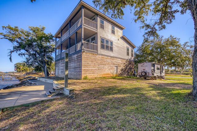 305 Garcon Point Road, Milton, FL 32583