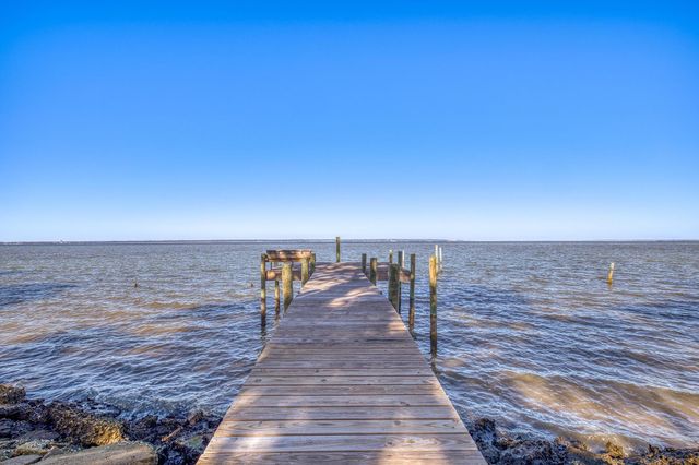 305 Garcon Point Road, Milton, FL 32583