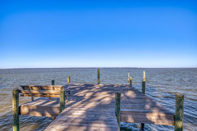 305 Garcon Point Road, Milton, FL 32583