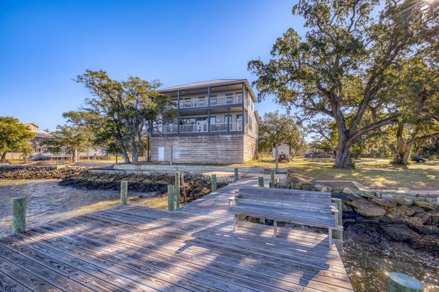 305 Garcon Point Road, Milton, FL 32583