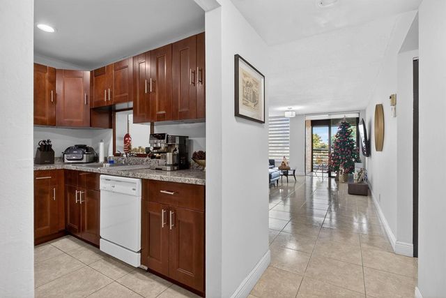 6301 N University Drive 319, Tamarac, FL 33321