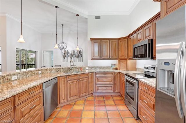 6535 Valen Way Apt 202, Naples, FL 34108