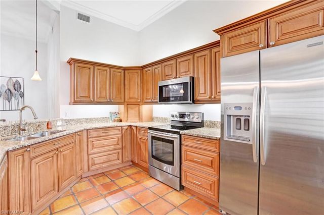 6535 Valen Way Apt 202, Naples, FL 34108