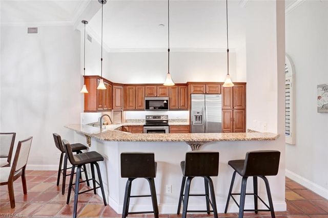 6535 Valen Way Apt 202, Naples, FL 34108