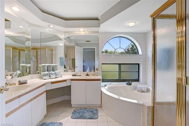 6535 Valen Way Apt 202, Naples, FL 34108