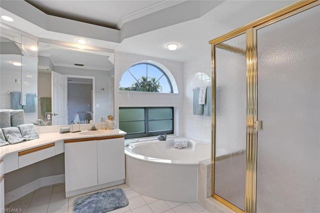 6535 Valen Way Apt 202, Naples, FL 34108