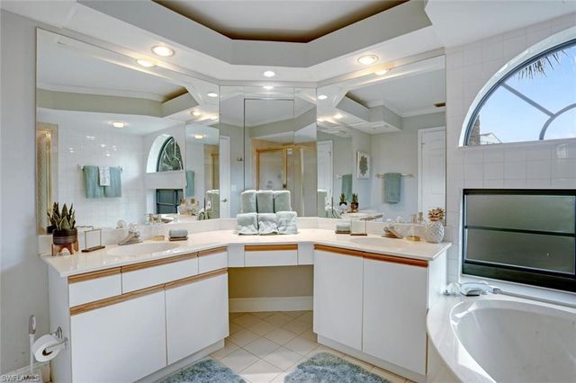 6535 Valen Way Apt 202, Naples, FL 34108