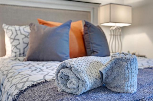 6535 Valen Way Apt 202, Naples, FL 34108