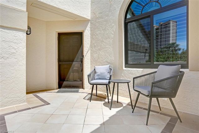 6535 Valen Way Apt 202, Naples, FL 34108