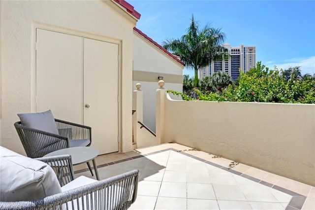 6535 Valen Way Apt 202, Naples, FL 34108