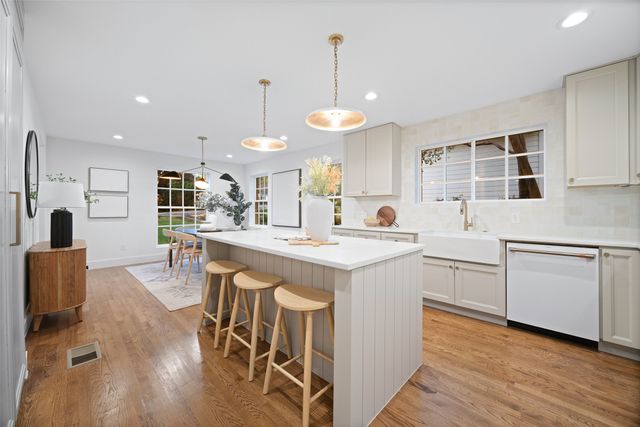 6919 Gaston Avenue, Dallas, TX 75214