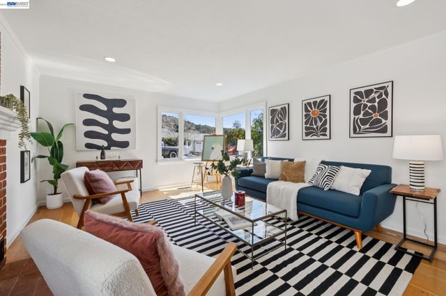 4539 ELINORA AVENUE, Oakland, CA 94619