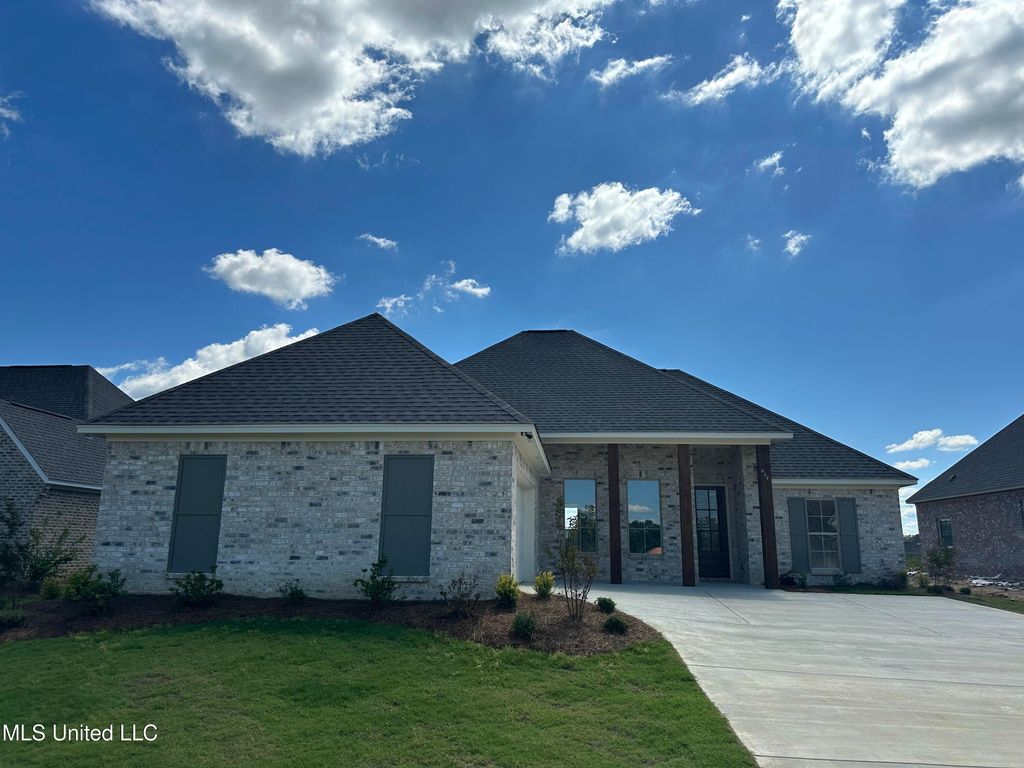 464 Aurora Circle, Canton, MS 39046