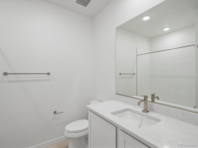 6153 N Ceylon St 3-302, Denver, CO 80239