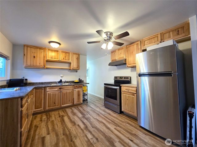 8397 Golden Valley Blvd, Maple Falls, WA 98266