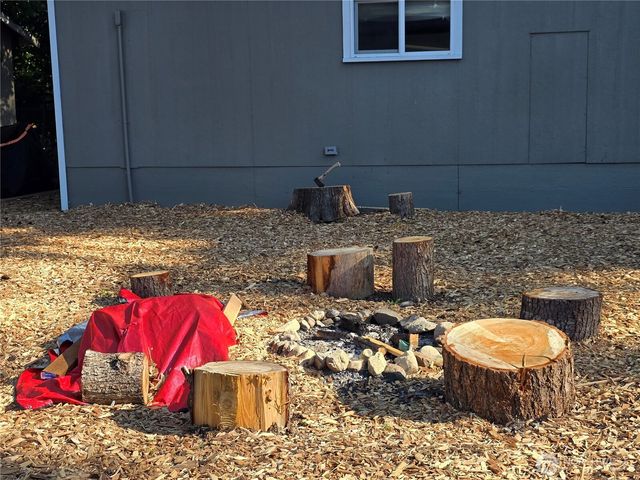 8397 Golden Valley Blvd, Maple Falls, WA 98266