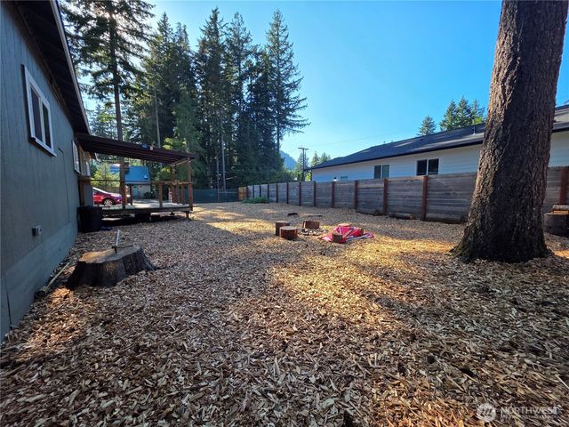 8397 Golden Valley Blvd, Maple Falls, WA 98266