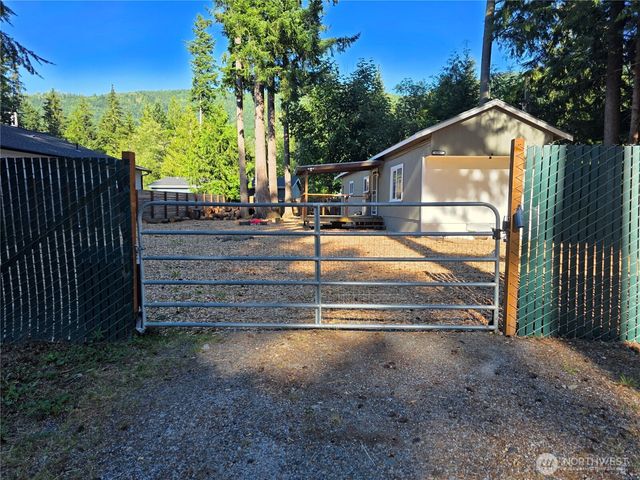 8397 Golden Valley Blvd, Maple Falls, WA 98266