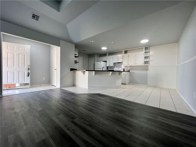 2004 S Old Wire Road, Rogers, AR 72758