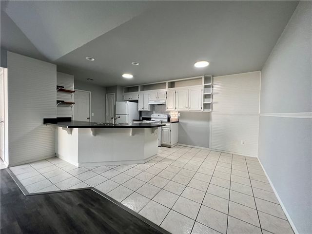 2004 S Old Wire Road, Rogers, AR 72758