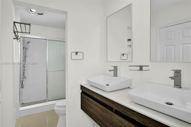 16453 NE 33rd Ave, North Miami Beach, FL 33160