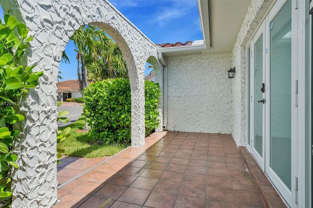 16453 NE 33rd Ave, North Miami Beach, FL 33160