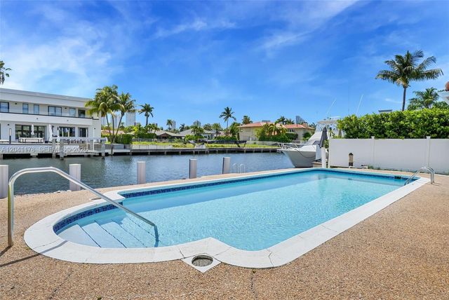 16453 NE 33rd Ave, North Miami Beach, FL 33160
