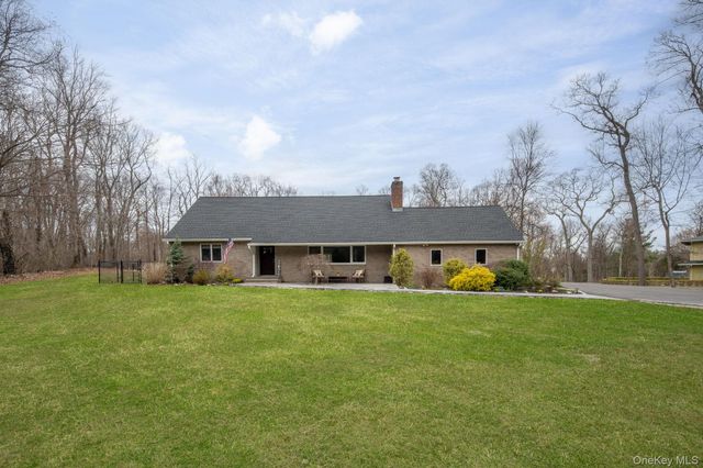 431 Woodbury Road, Cold Spring Harbor, NY 11724