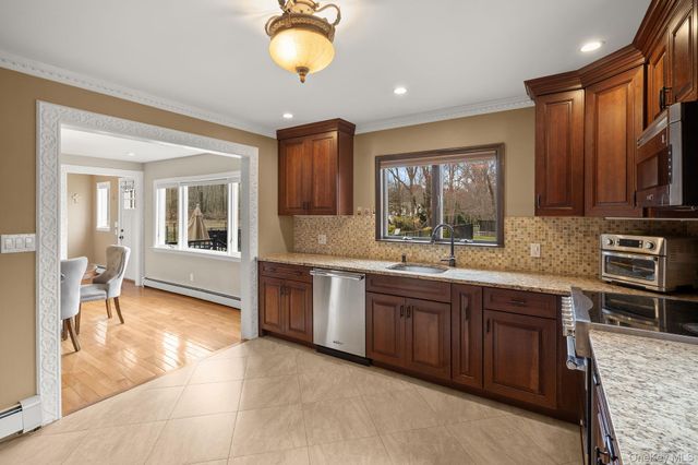 431 Woodbury Road, Cold Spring Harbor, NY 11724