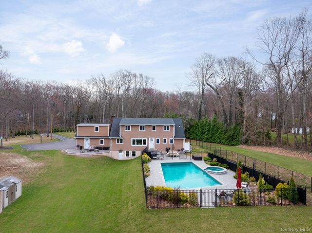431 Woodbury Road, Cold Spring Harbor, NY 11724