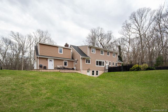431 Woodbury Road, Cold Spring Harbor, NY 11724