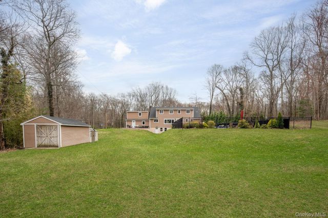 431 Woodbury Road, Cold Spring Harbor, NY 11724