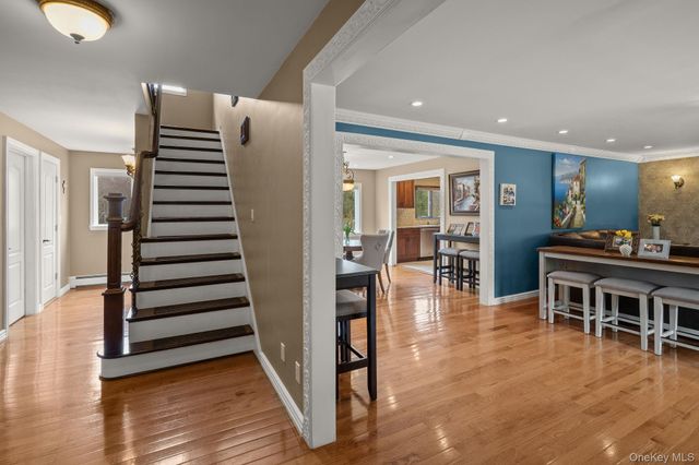 431 Woodbury Road, Cold Spring Harbor, NY 11724