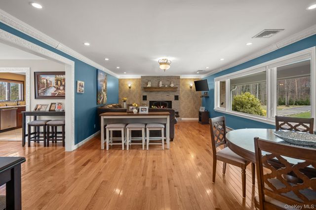 431 Woodbury Road, Cold Spring Harbor, NY 11724