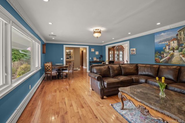 431 Woodbury Road, Cold Spring Harbor, NY 11724