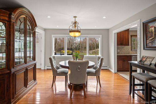 431 Woodbury Road, Cold Spring Harbor, NY 11724