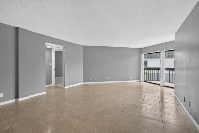 1900 N CONGRESS Avenue 201, West Palm Beach, FL 33401
